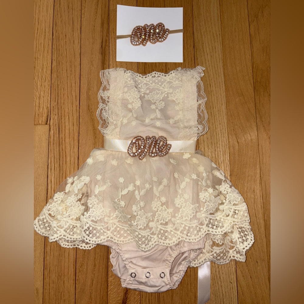 Brand New and Beautiful Baby Girl One Year Old Birthday Outfit 12-18M